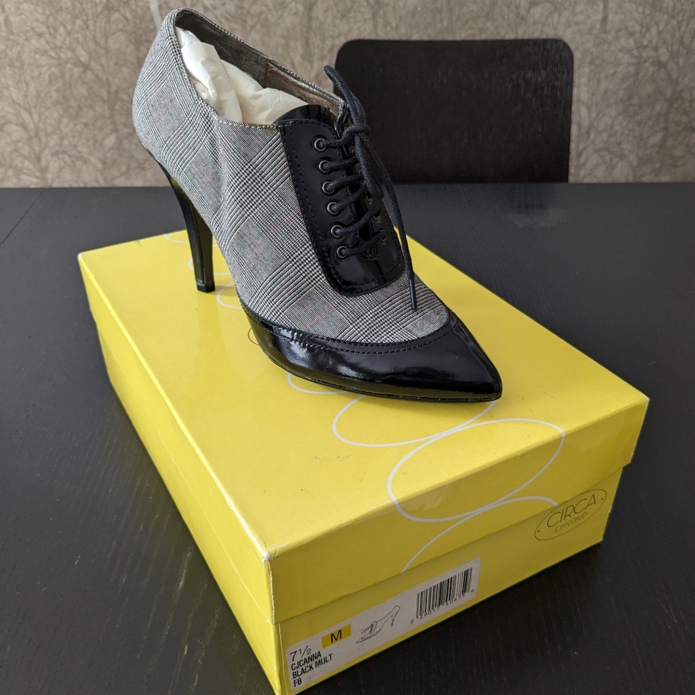 NEW in box 7.5 Circa Black patent and plaid lace up heels Joan and David